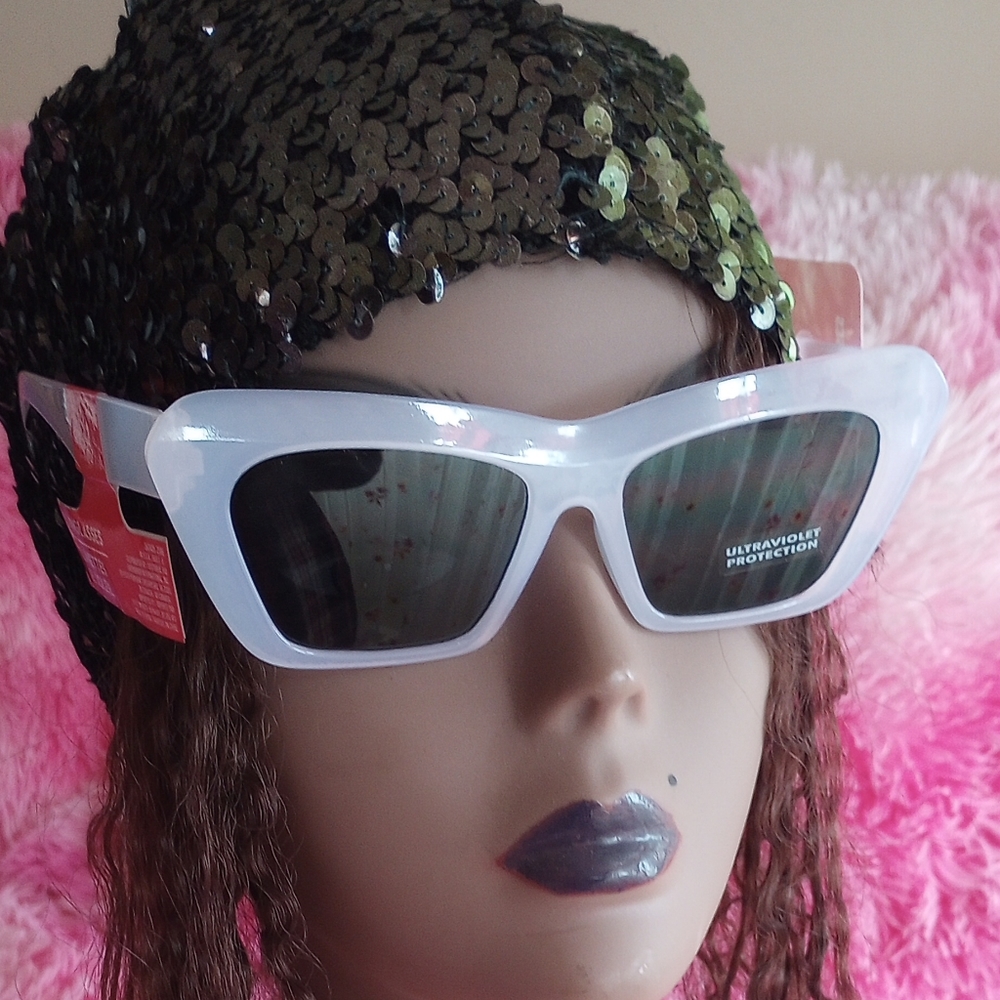 Cat Eyes Sunglasses. White ONLY. Green is for show - Picture 7 of 9